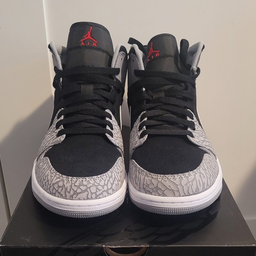 Nike Air Jordan 1 Mid SE, men's size 11, elephant toe, Black / University Red...